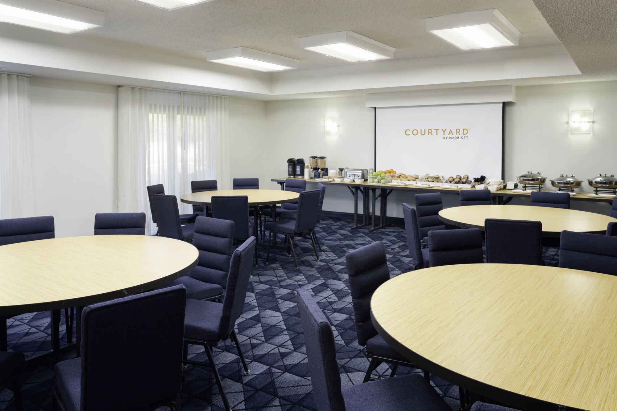 Meeting Room - Rounds Setup