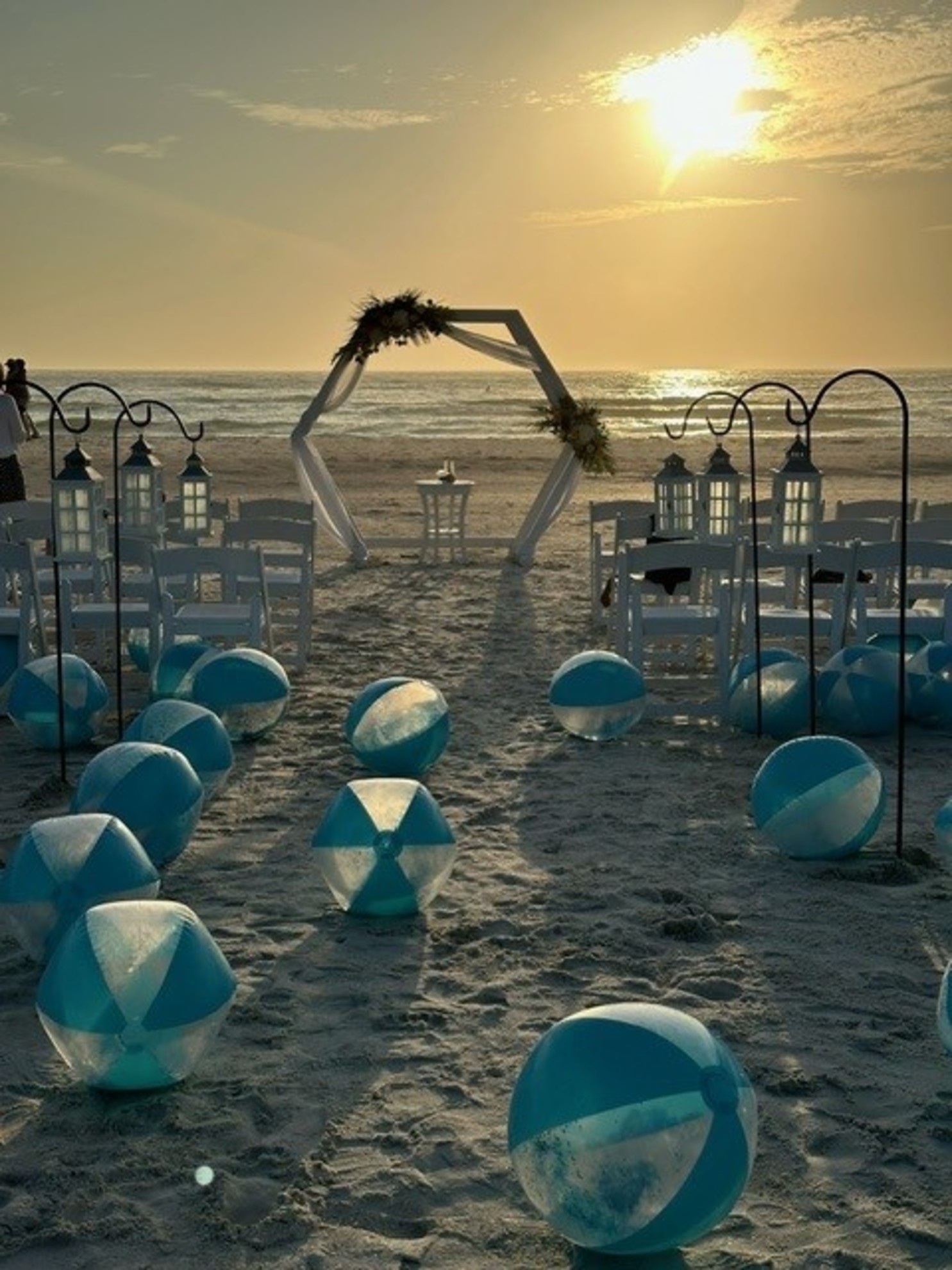 Beach weddings at sunset!
