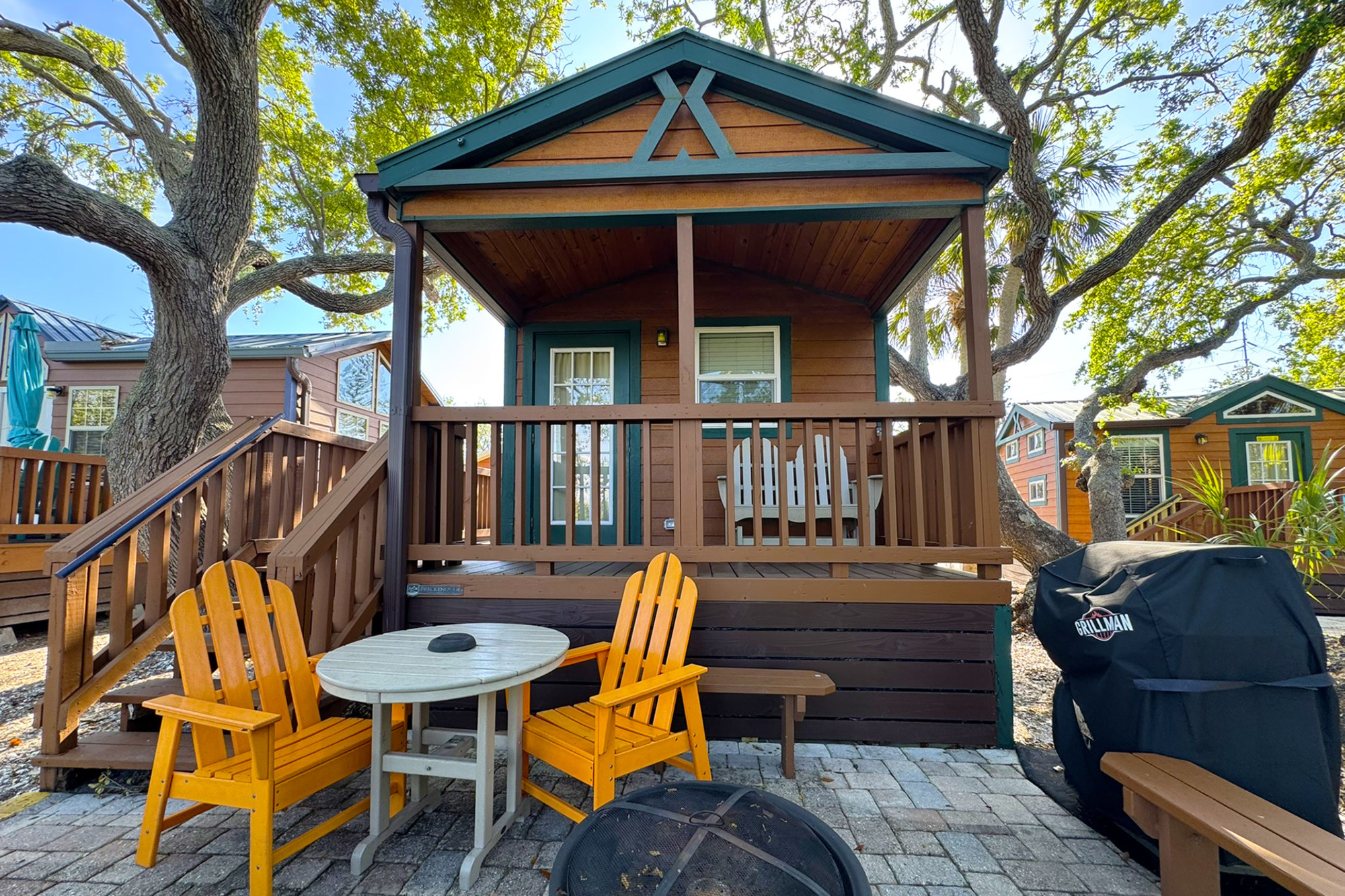 Cozy Deluxe Cabins