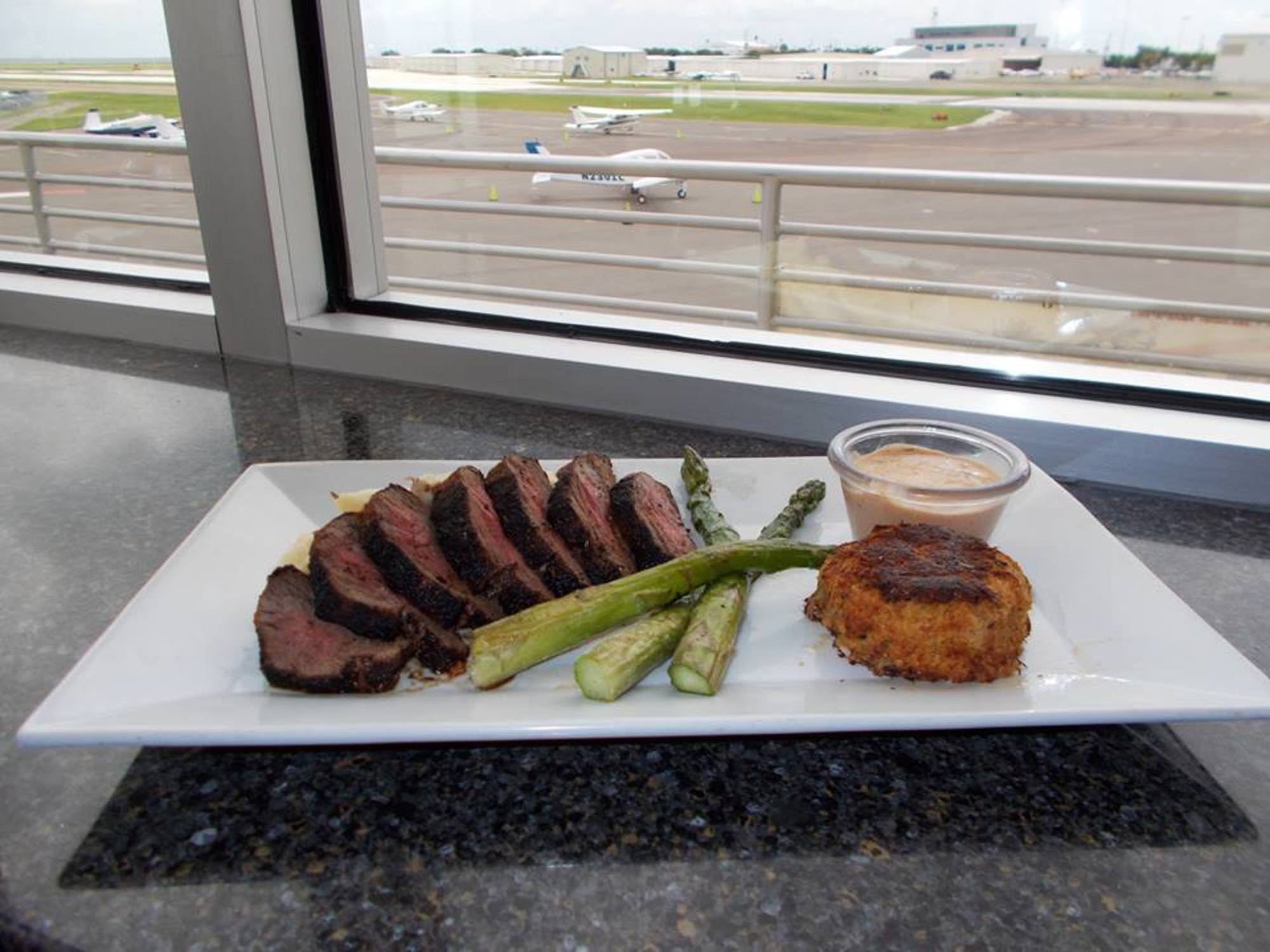 Hangar Restaurant & Flight Lounge
