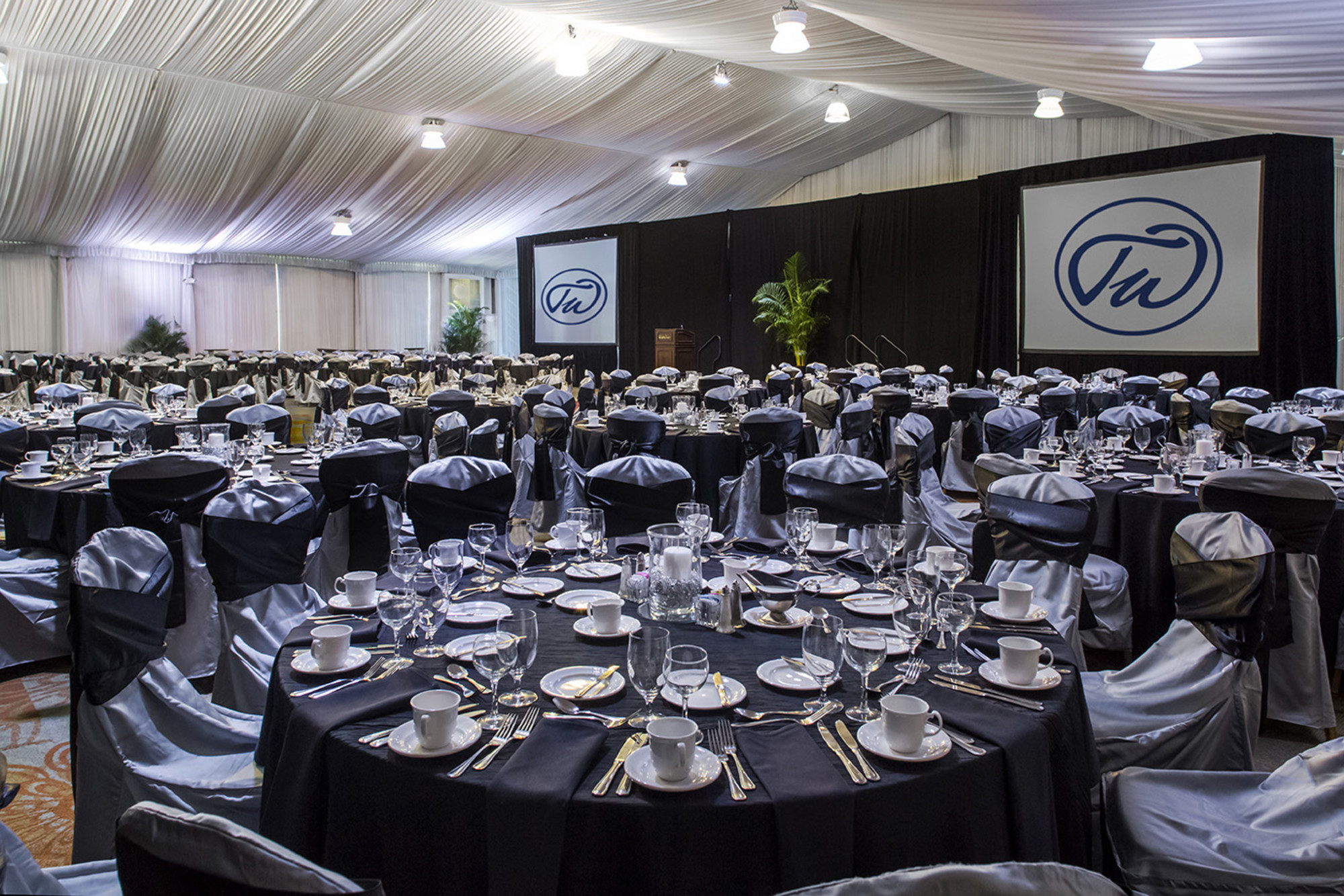 The Pavilion offers 10,584 square feet with unobstructed views & can accommodate up to 1200 guests.
