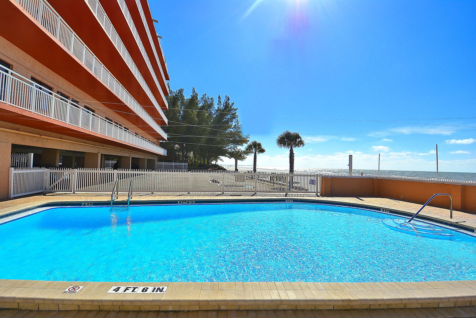 Sunset Chateau - 1, 2 and 3 bedroom condos on famous Sunset Beach in Treasure Island