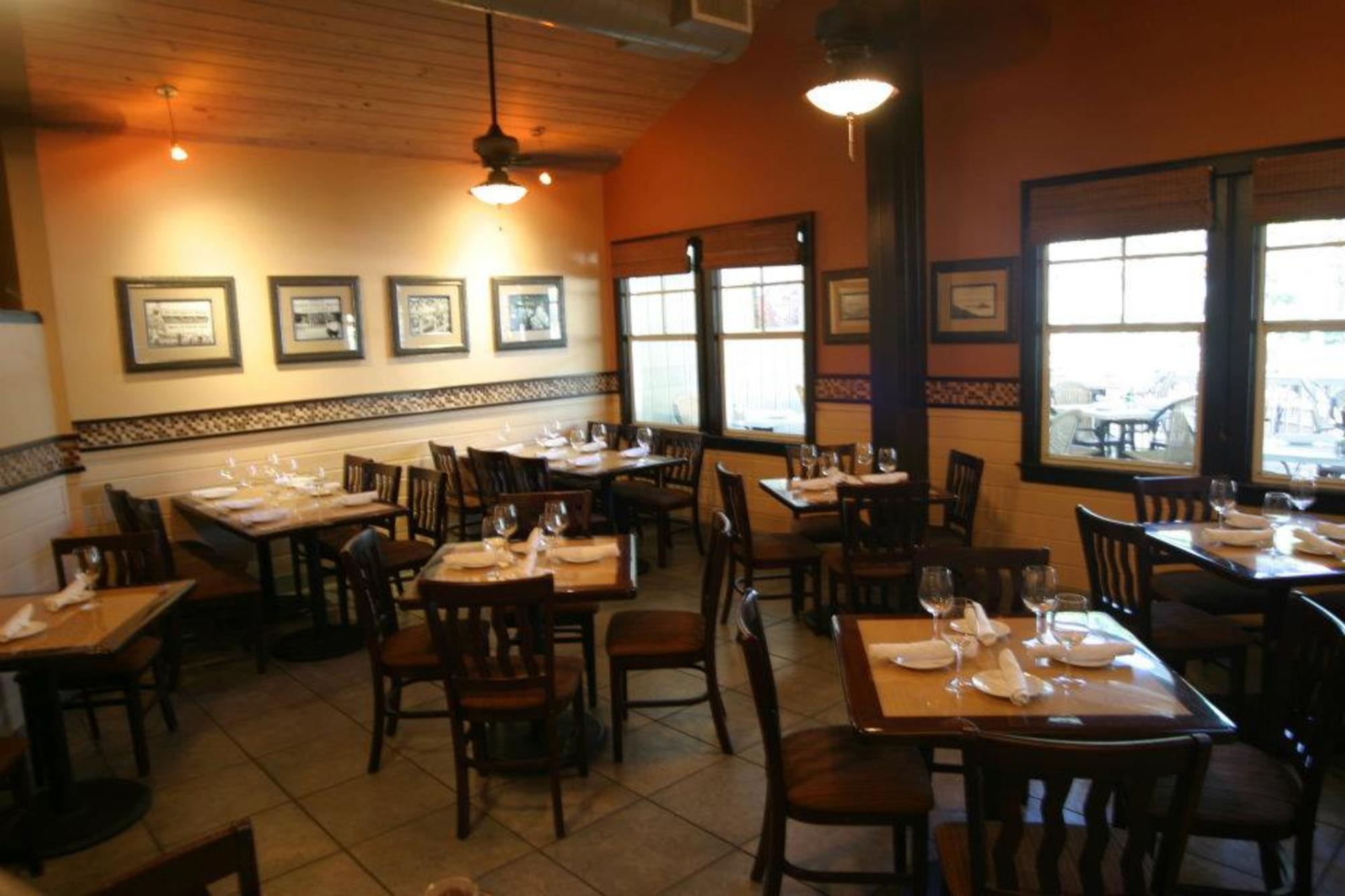 Guppy's dining