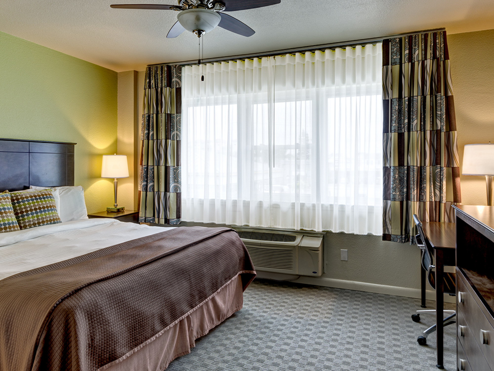 Guest Room with Queen Bed