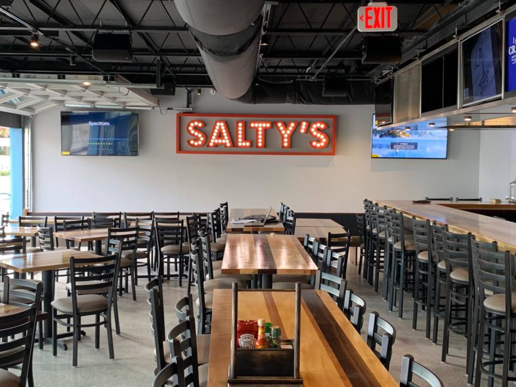 Salty Crab Bar & Grill
