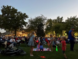 CONCERTS ON THE GREEN