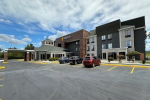 LA QUINTA INN & SUITES BY WYNDHAM - SOUTH HOLLAND