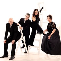 NEW YORK VOICES HOLIDAY SHOW