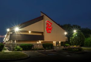 RED ROOF INN - LANSING