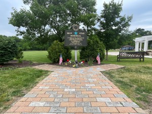VILLAGE OF PALOS PARK VFW MEMORIAL AND BLUE STAR MARKER