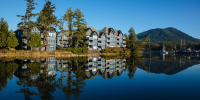 Waters Edge Shoreside Suites