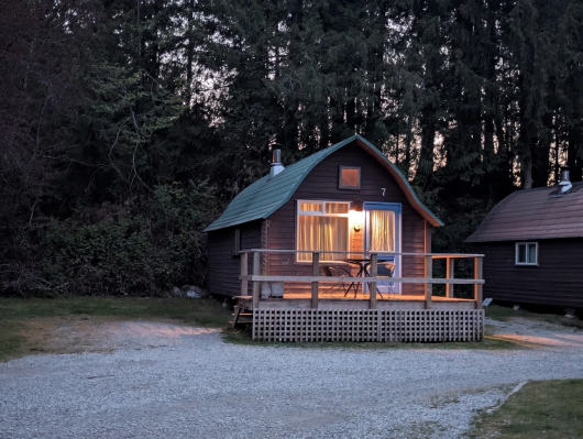 Backeddy-Resort-&-Marina-cabin