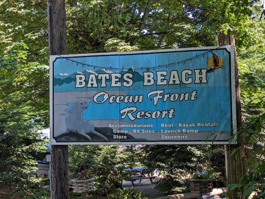 Bates-Beach-Oceanfront-Resort-sign