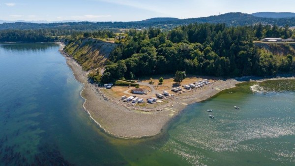 Beachcomber-RV-Park-RV-looking