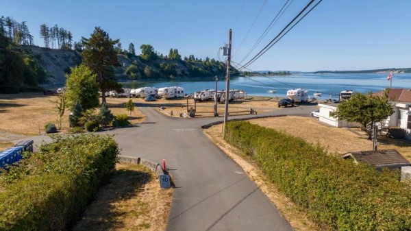 Beachcomber-RV-Park-RV-street