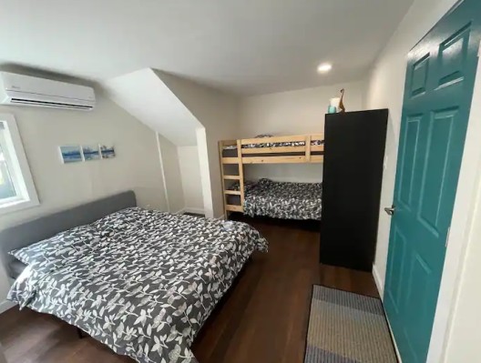 Black-brook-lodge-teal-room