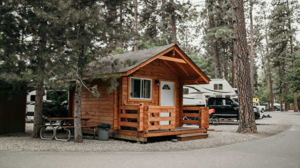 Gallagher Lake | A Parkbridge Camping & RV Resort Cabin
