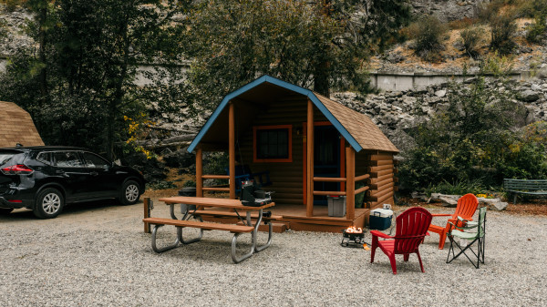 Gallagher Lake | A Parkbridge Camping & RV Resort cabin side view