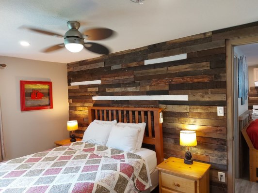 Blue Mountain Lodge bedroom