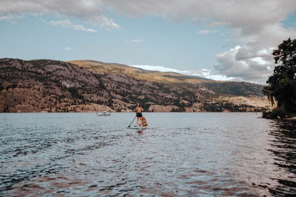 Gallagher Lake | A Parkbridge Camping & RV Resort Paddleboard