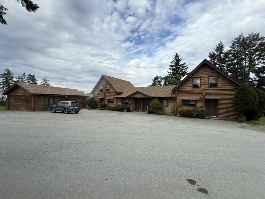 Osborne-bay-resort-front-cabins
