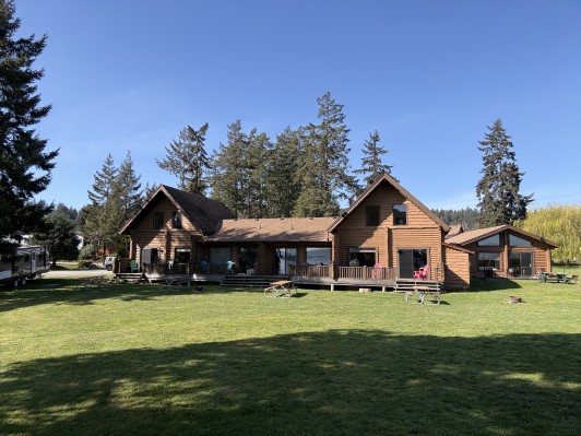 Osborne-bay-resort-side-cabins-facing-ocean