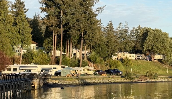 Osborne-bay-resort-waterfront-looking-to-the-campsites