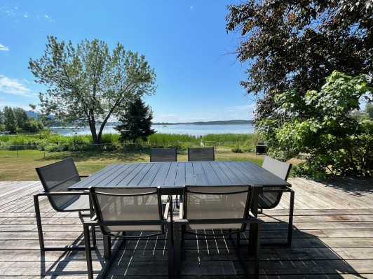 Roberts-Roost-Resort-Travel-lakehouse-back-deck