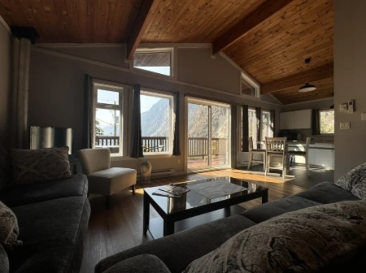 Seton-Lake-Cabins-4-living-room