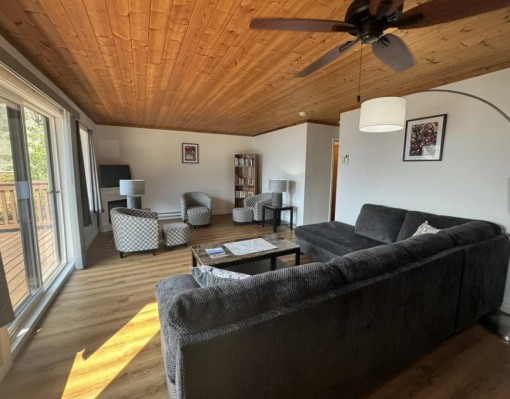 Seton-Lake-Cabins-sitting-room