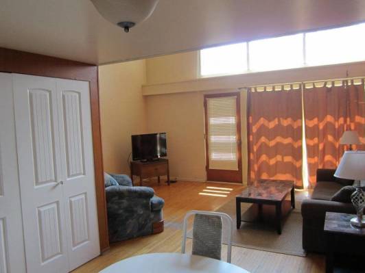 Sportsman's Inn Livingroom