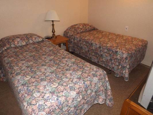 Sportsman's Inn Twin Beds