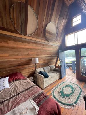 The-laughing-oyster-cabin-door