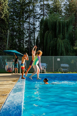 Whispering-Pines-RV-Resort-pool
