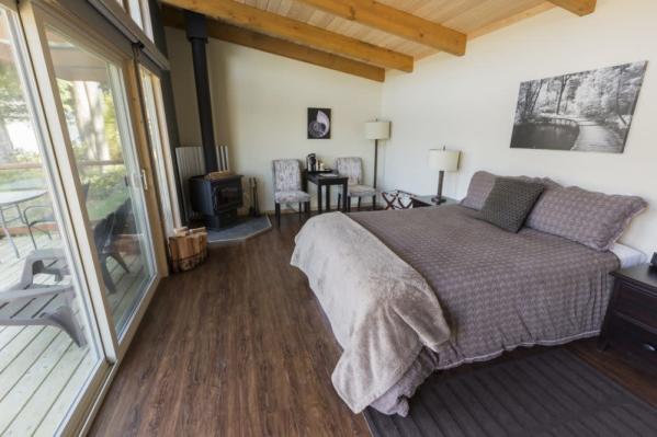 Backeddy Resort waterfront cabin interior