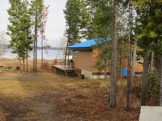 Barneys Lakeside outside cabin
