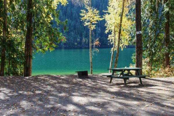 Echo Lake Fishing Resort Direpit Table