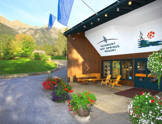 Fairmont Hot Springs Resort Lodgefront