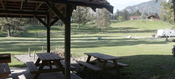 Fort Steele Resort & RV Park covered picnic area