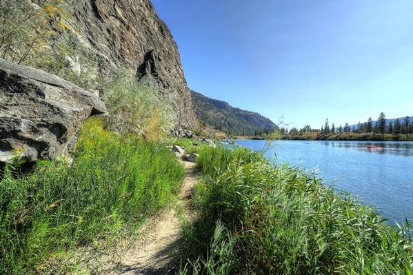 Gallagher Lake | A Parkbridge Camping & RV Resort grass area