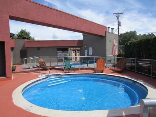 Holiday Park RV & Condo Resort Conversation Pool
