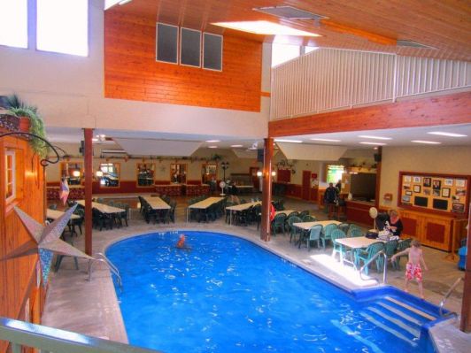 Holiday Park RV & Condo Resort Rec Centre Pool