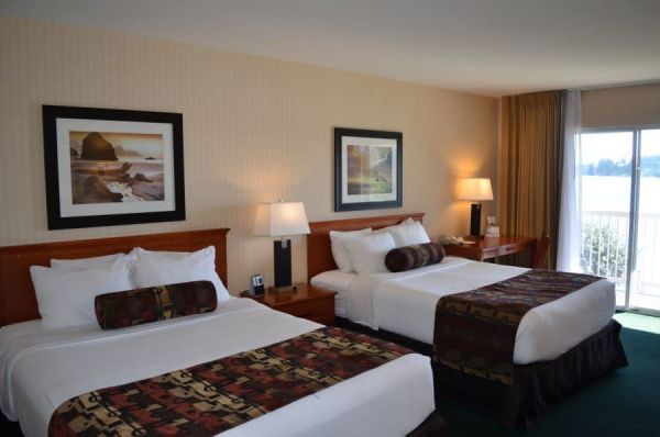 Inn on Long Lake Double Bedroom