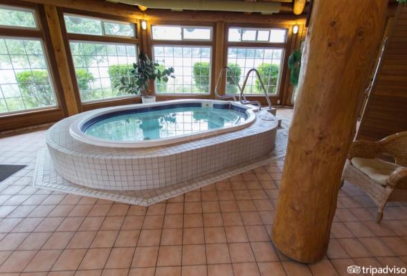 Inn on Long Lake Hot Tub