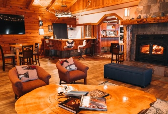 kispiox-river-lodge-lounge