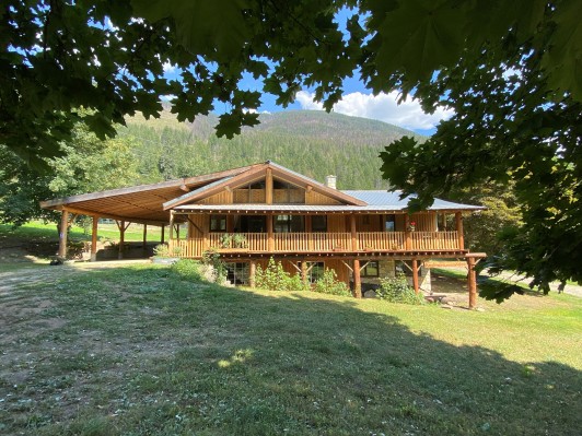 Kootenay Lake Lodge Waterfront Log Chalets & RV Sites cabin carport