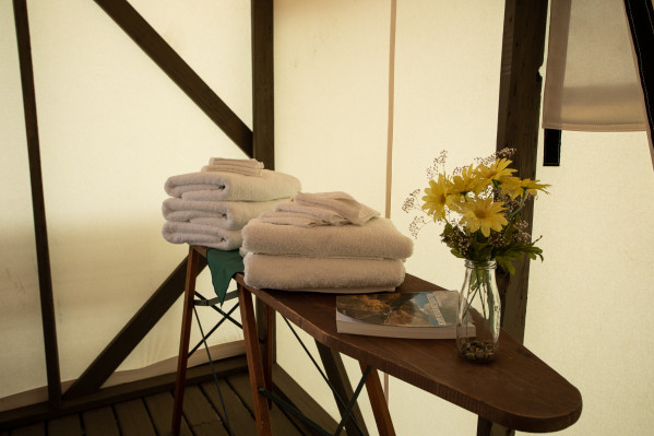 kumsheen-rafting-resort-side-table