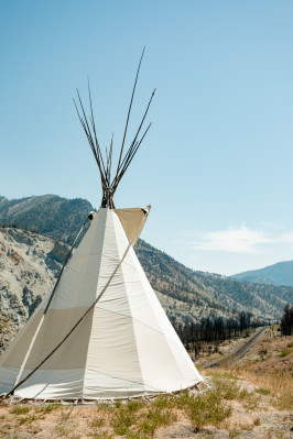 kumsheen-rafting-resort-tee-pee
