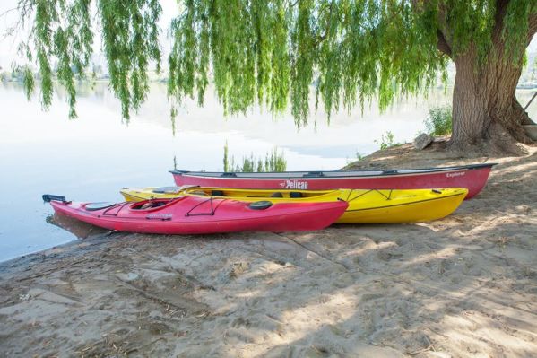 Lakeside Resort canoe rentals