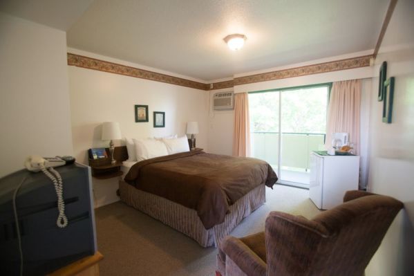 Lakeside Resort interior bedroom
